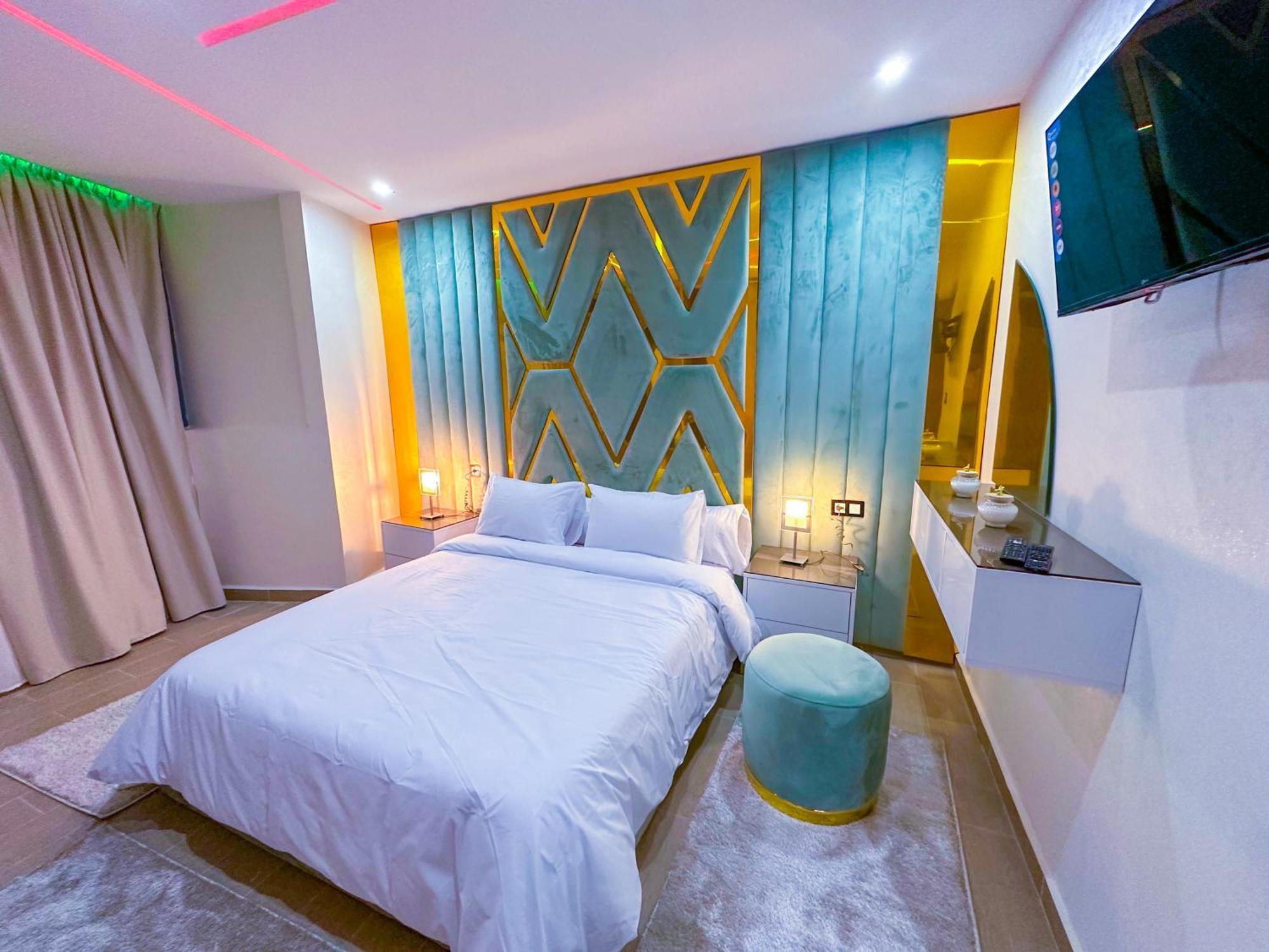Veluxa - Luxury Homes - Centric Flat Apartment