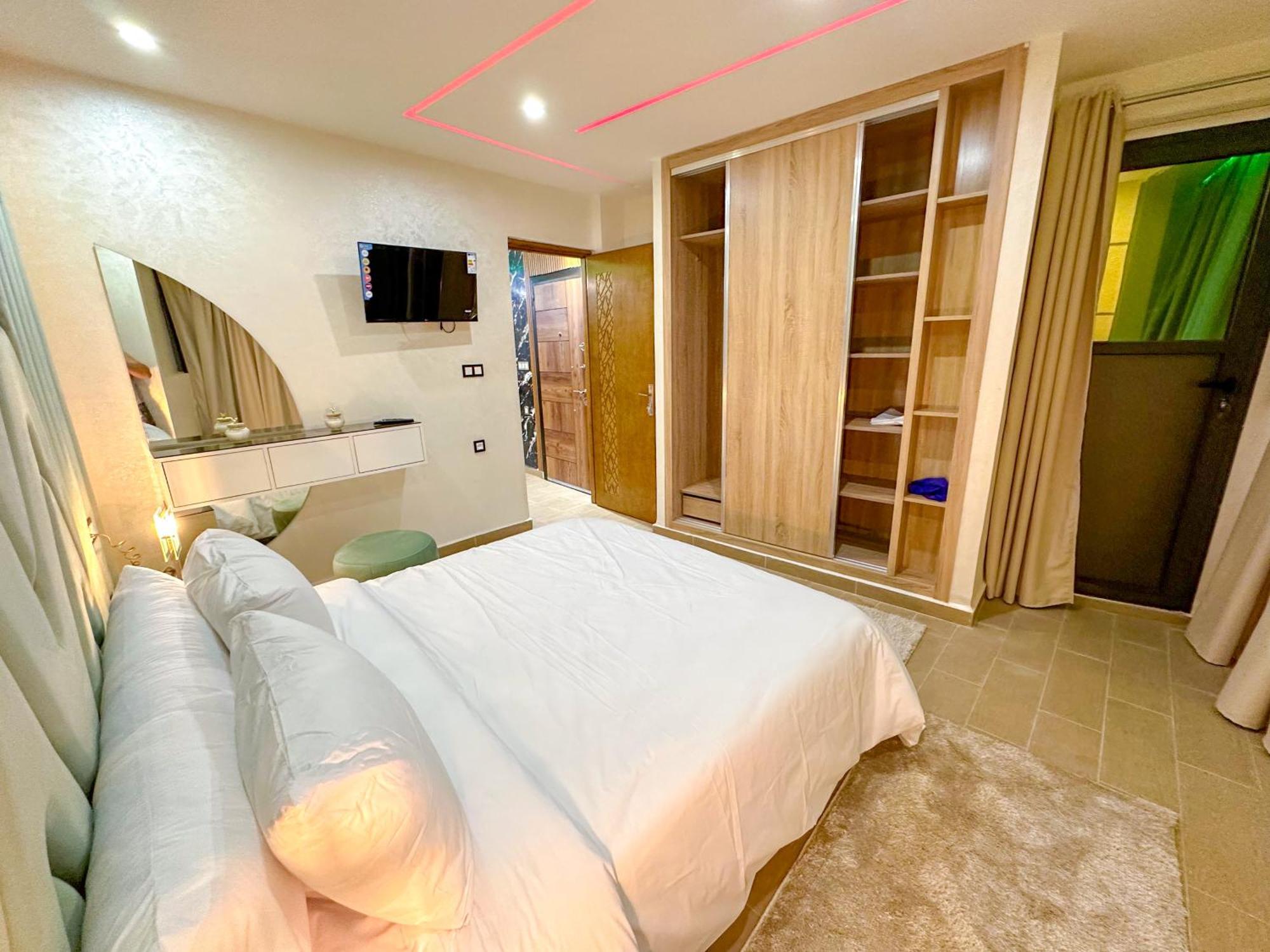 Veluxa - Luxury Homes - Centric Flat