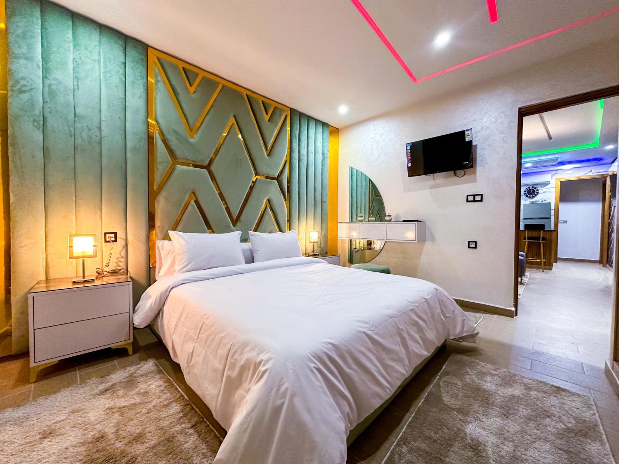Veluxa - Luxury Homes - Centric Flat Apartment