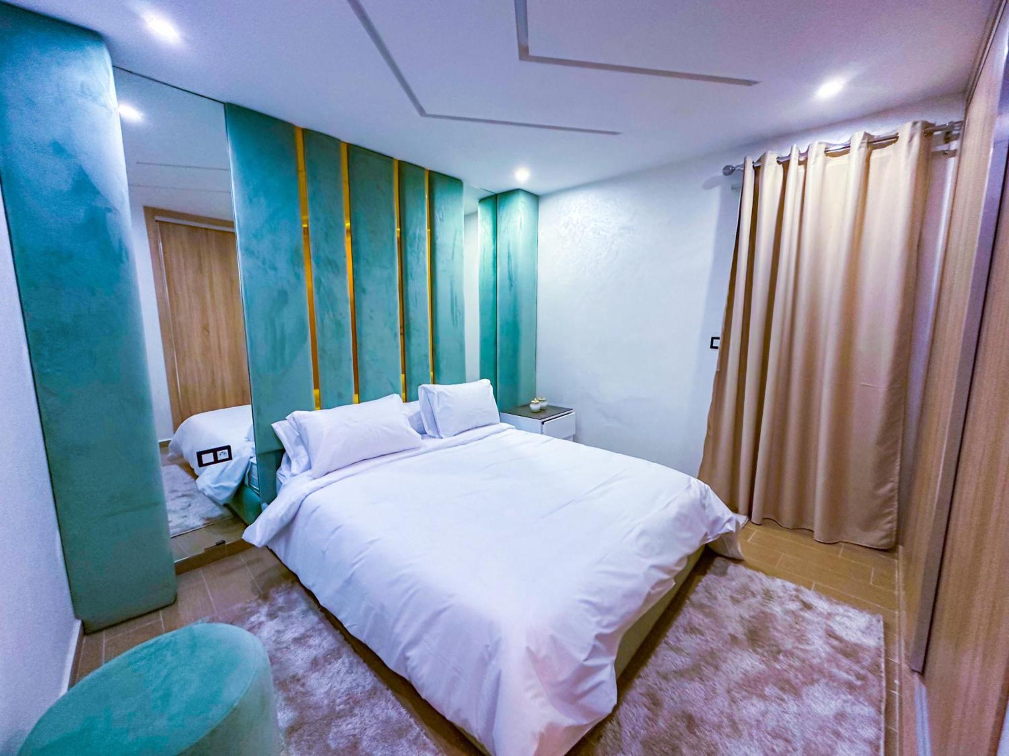 Veluxa - Luxury Homes - Centric Flat Apartment *