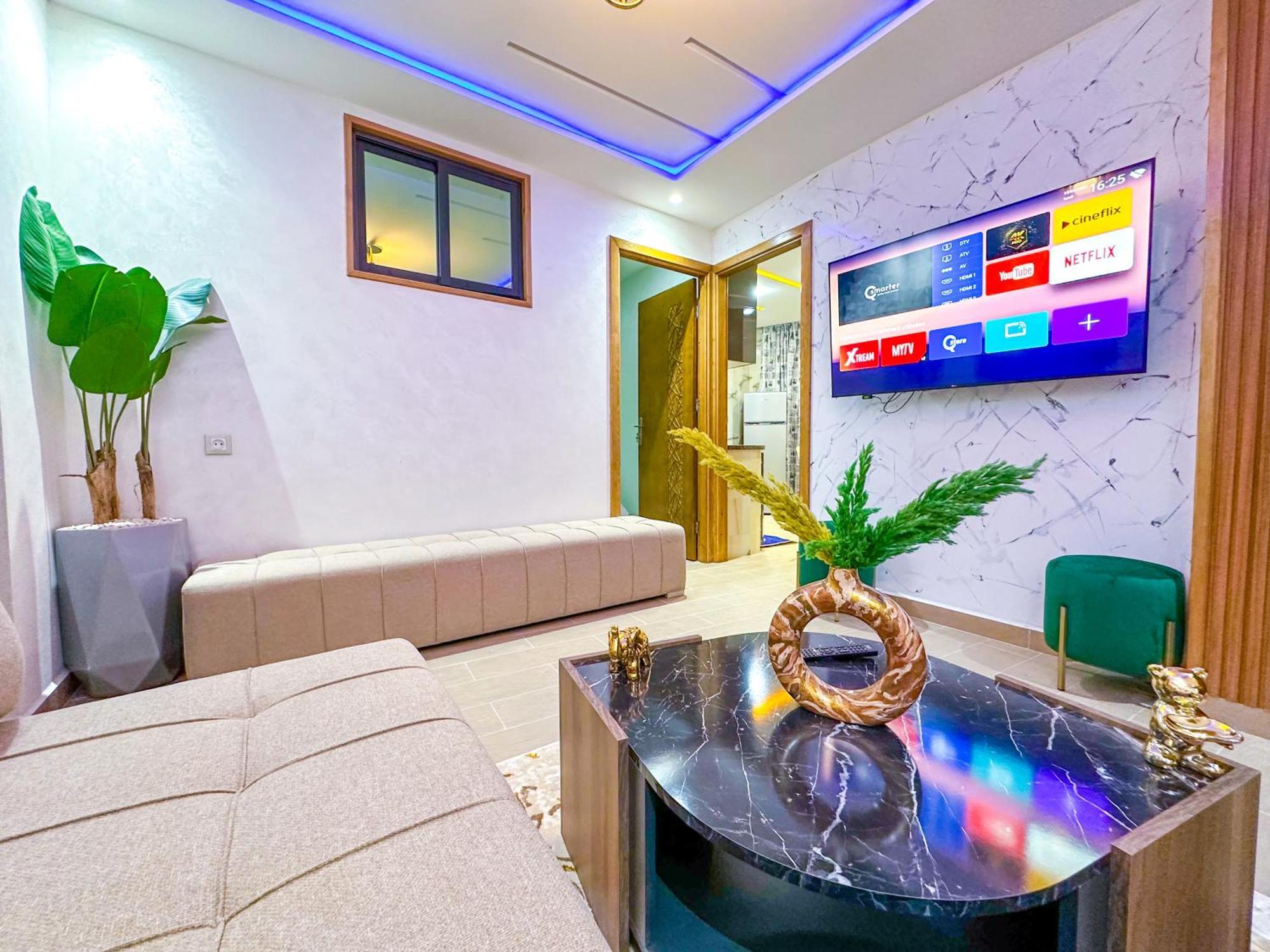 Veluxa - Luxury Homes - Centric Flat Apartment