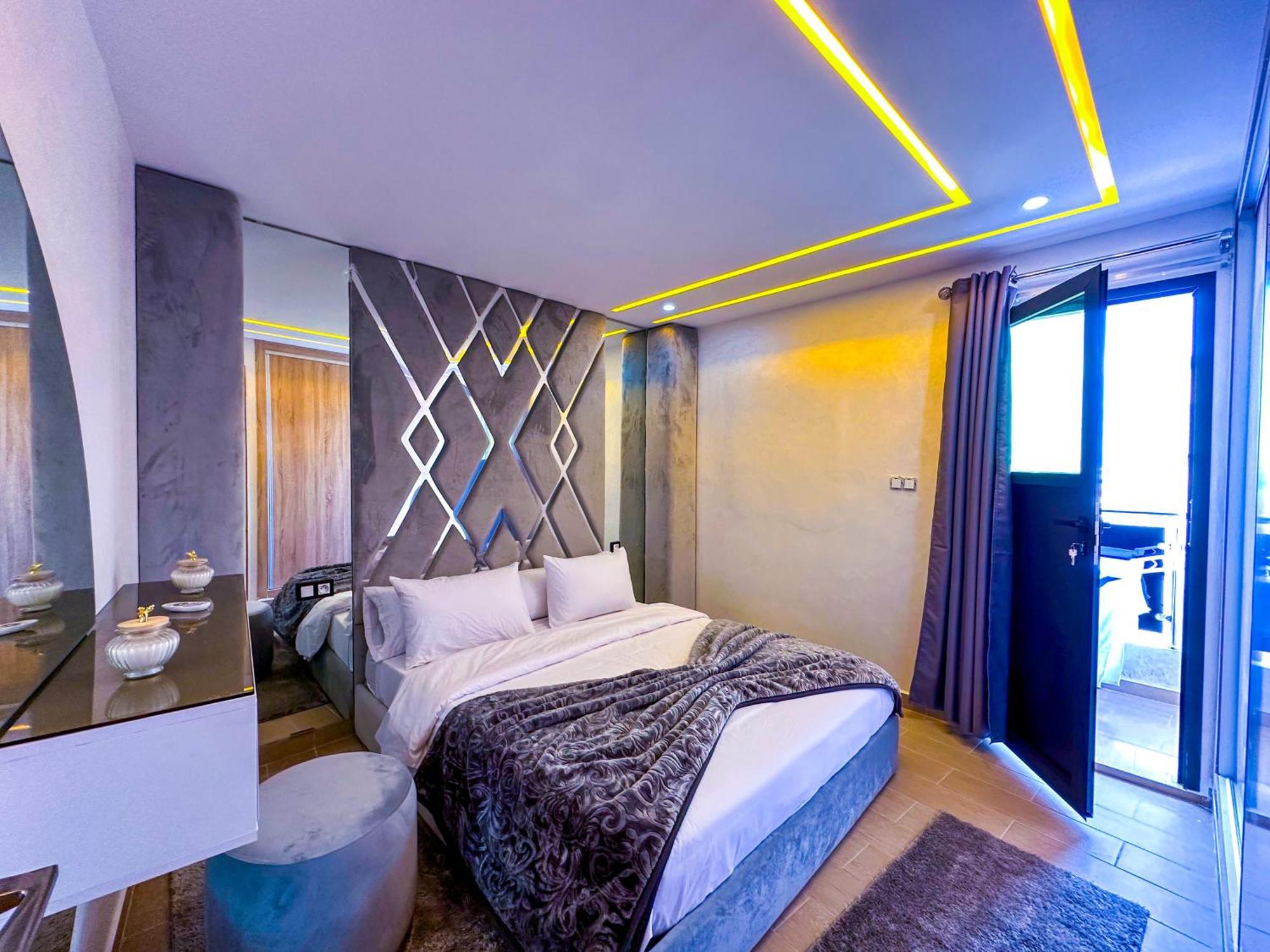 Veluxa - Luxury Homes - Centric Flat